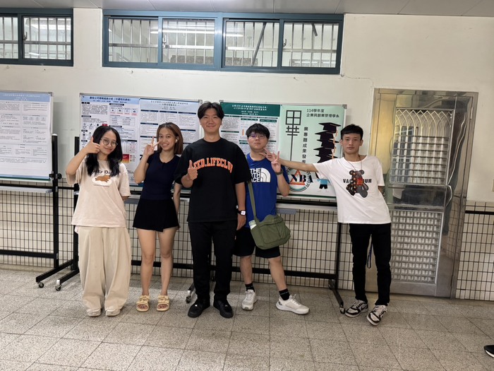 1150527畢業專題成果展圖片