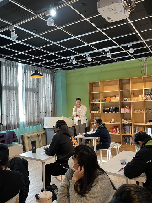羅賓斯科技 林奕帆執行長與同學分享金融保險科技在台灣發展與應用
